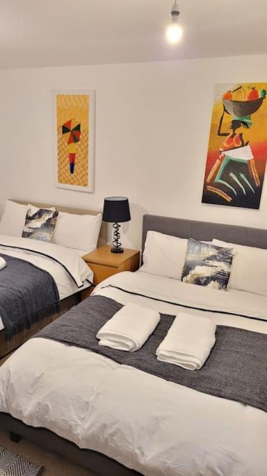 Balcony-View With Free And Secured Parking Apartment Manchester Luaran gambar