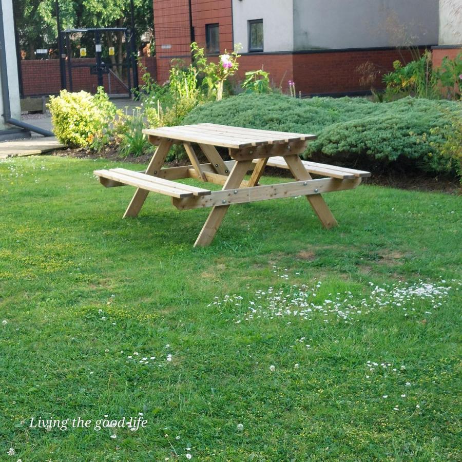 Balcony-View With Free And Secured Parking Apartment Manchester Luaran gambar